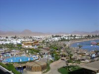 Вид на Naama Bay и территорию отеля Helnan Marina Sharm